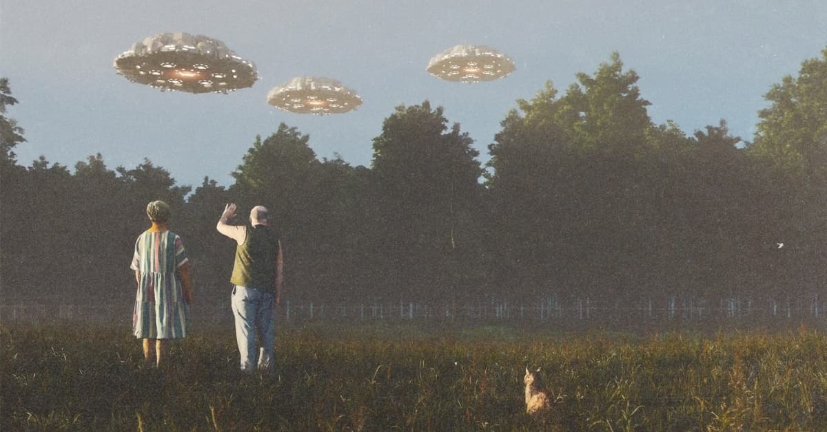 7 Truly Bizarre UFO Sightings the Government Can’t (or Won’t) Explain - Featured Image