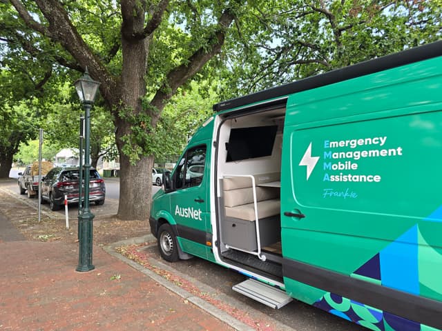 AusNet deploys EMMA van ahead of VIC heatwave, recharge your devices when the grid goes down - techAU - Featured Image