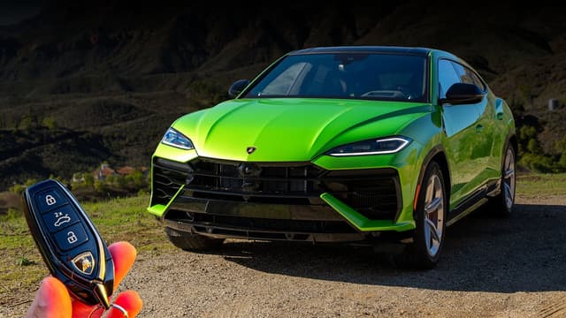 2025 Lamborghini Urus SE Review | The Ultimate Super SUV!? - Featured Image
