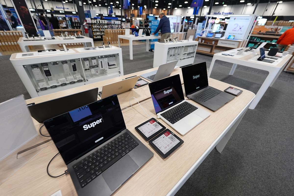 IDC warns of major PC market downturn due to memory crunch - Featured Image