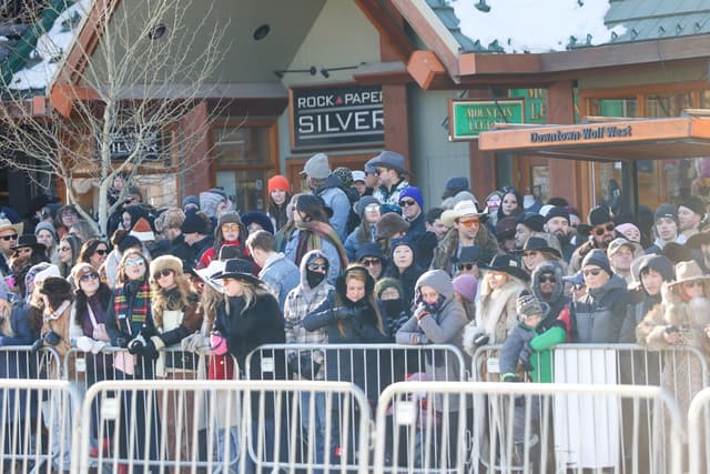 ‘We’ve never seen anything like it before’: Skijoring event pushes Banff beyond capacity - Featured Image