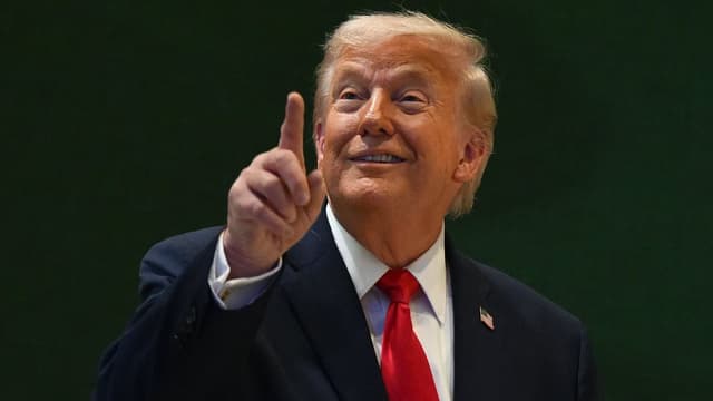 Trump's 'ultimate deal' for Greenland could offer $1m each to residents as he dramatically backs down on tariff threat (shame he kept calling it Iceland) | Daily Mail Online - Featured Image