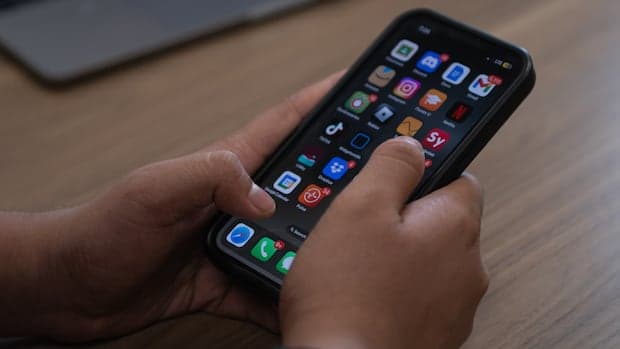 Health misinformation on the rise, Canadian Medical Association survey finds | CBC Radio - Featured Image