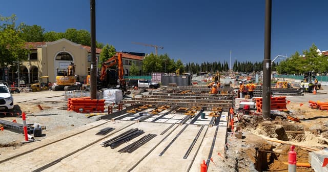 WATCH: First track laid on 1.7 km light rail extension to Commonwealth Park | Region Canberra - Featured Image