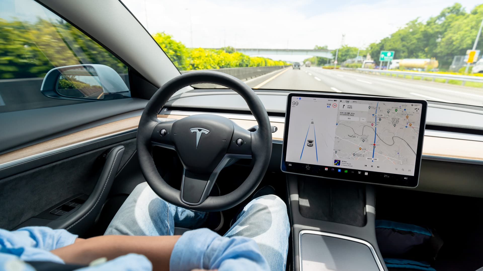 Tesla kills Autopilot, locks lane-keeping behind $99/month fee - Ars Technica - Featured Image