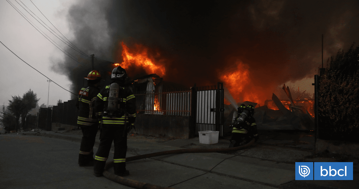 Conaf: 31 incendios forestales siguen en combate, cinco con sobre 1.000 hectáreas afectadas | Nacional | BioBioChile - Featured Image