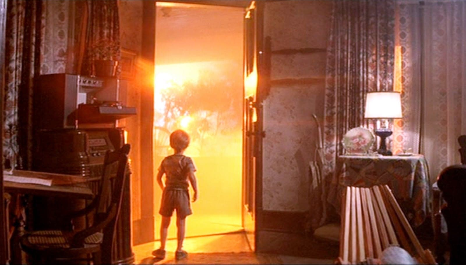 'All Will Be Disclosed': Billboards Appear in NY & LA for Steven Spielberg's Untitled UFO Movie - Featured Image