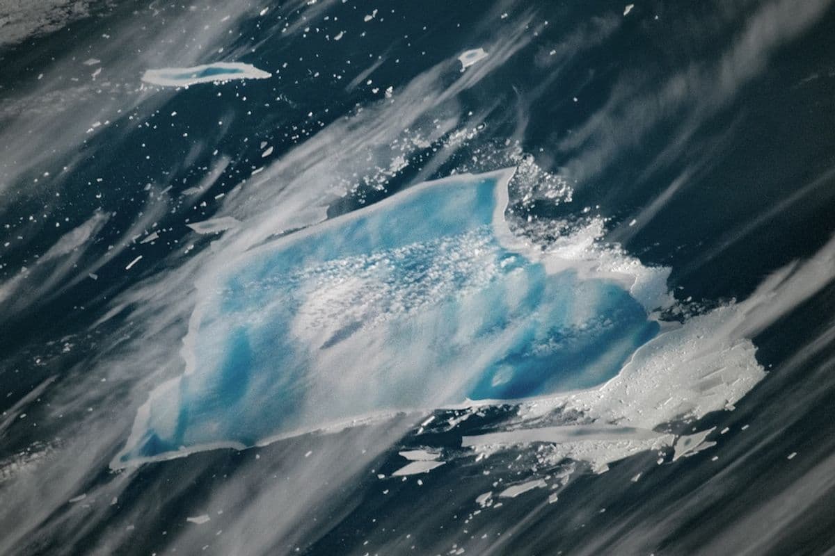 One of the World&rsquo;s Longest Living Icebergs Isn&rsquo;t Just Melting &ndash; It&rsquo;s Turning Blue - Featured Image