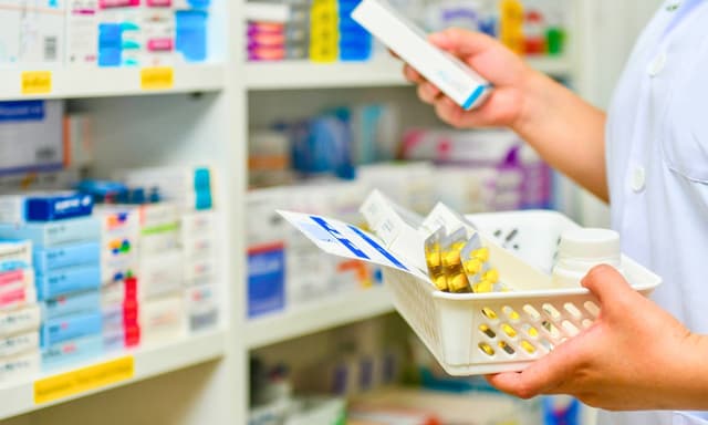 Fort Worth pharmacy reveals Medicare paid $2,400 for a $7 cancer medication, spotlighting PBM problems - Featured Image