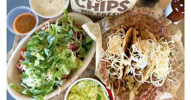 CHIPOTLE REUNITES HOMETOWN FRIENDS WITH A BUY-ONE-GET-ONE (BOGO) ENTRÉE OFFER ON THANKSGIVING EVE - Featured Image