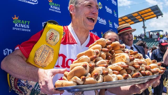 Iconic Coney Island hot dog hawker Nathan's Famous is sold for $450 million - ABC News - Featured Image