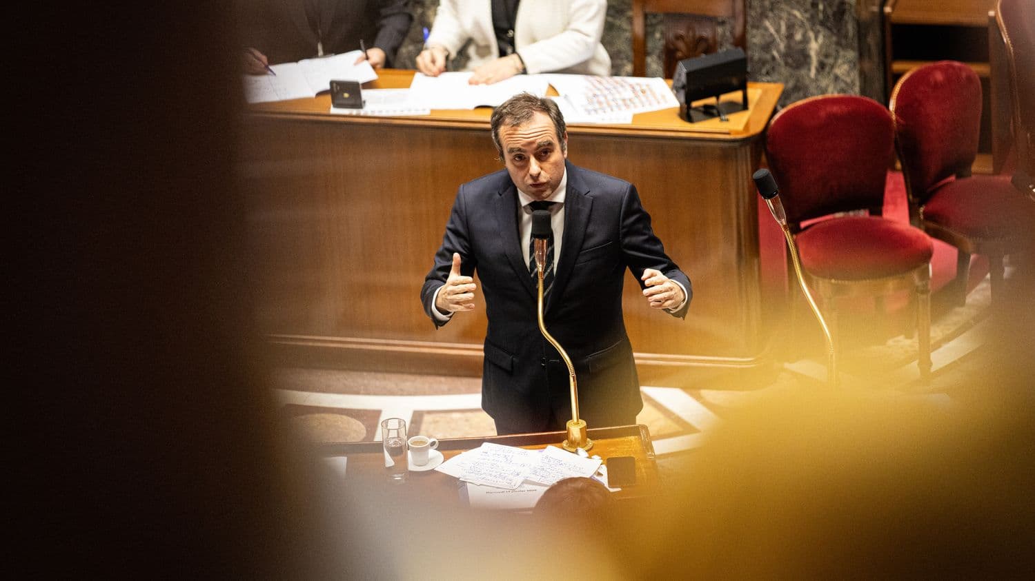 Le gouvernement annule les débats sur le budget 2026 à l'Assemblée nationale jusqu'à mardi, avant de dégainer un 49.3 ou une ordonnance - Featured Image
