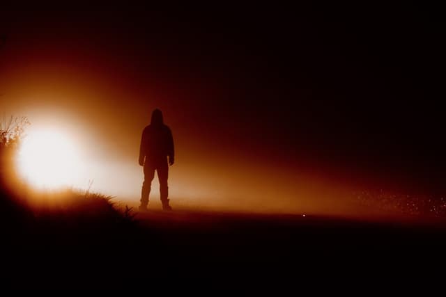 A Man Bought Meta’s AI Glasses, and Ended Up Wandering the Desert Searching for Aliens to Abduct Him - Featured Image