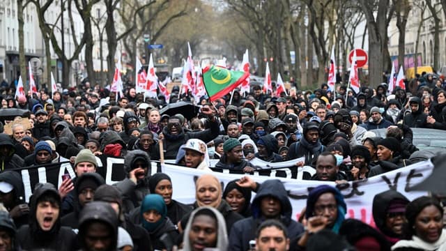 Thousands protest in Paris over death of immigrant worker in police custody - Featured Image