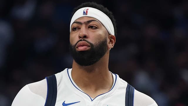 Anthony Davis pushes back on rumored 'lie' threatening his Mavericks future - Featured Image
