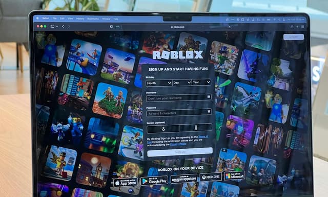 Roblox's age verification system is reportedly a trainwreck - Featured Image