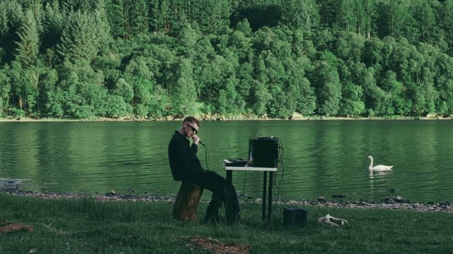 Sam Gellaitry - START UP A RUMOUR (Official Visualizer) - Featured Image