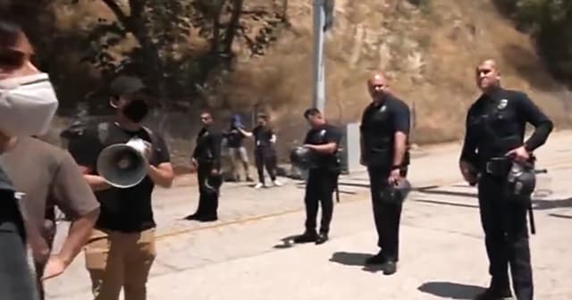 Dodgers block ICE agents from entering stadium in Los Angeles, team says - Featured Image