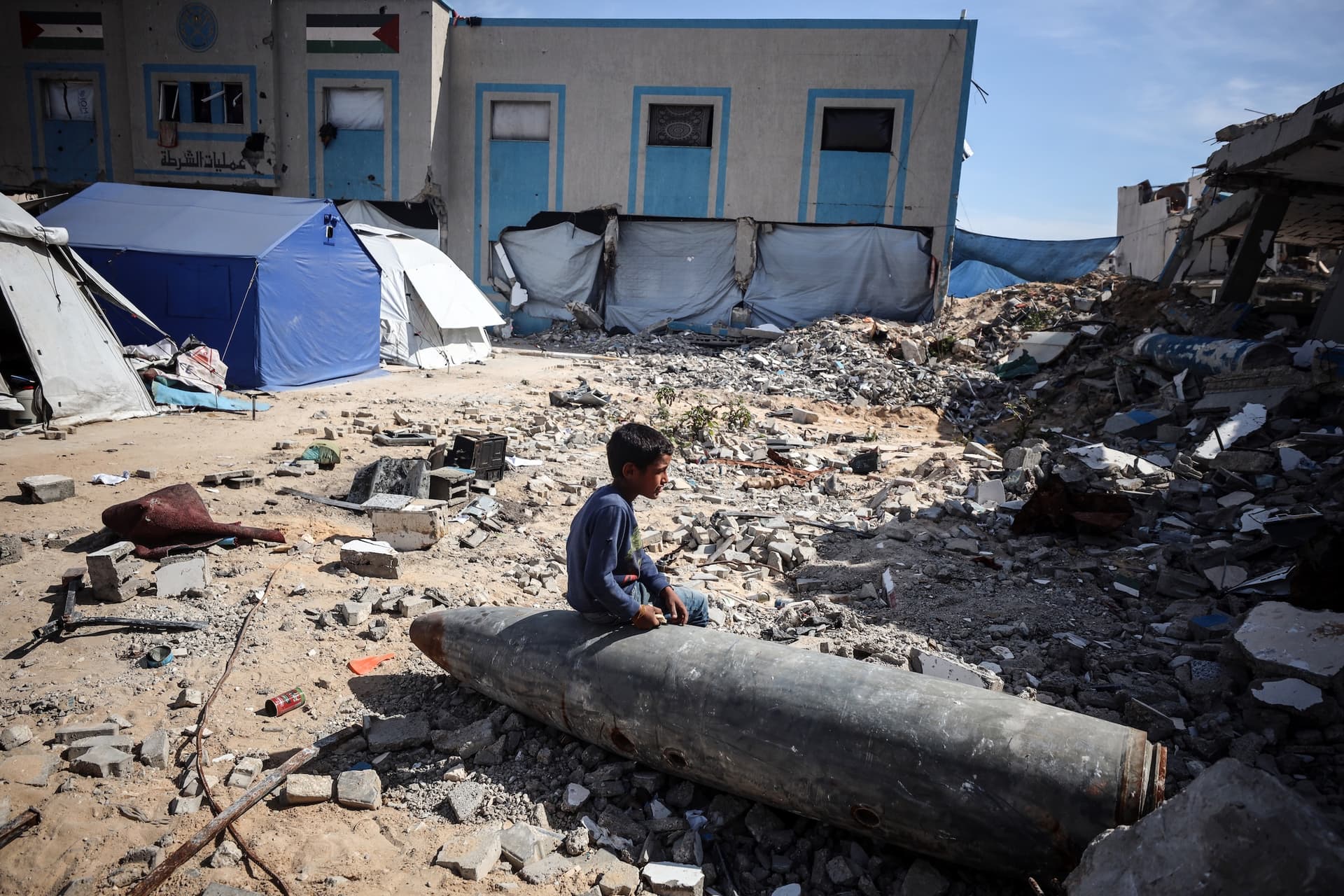 Israeli Assault Has Left 20,000 Unexploded Bombs Across Gaza, Officials Estimate - Featured Image