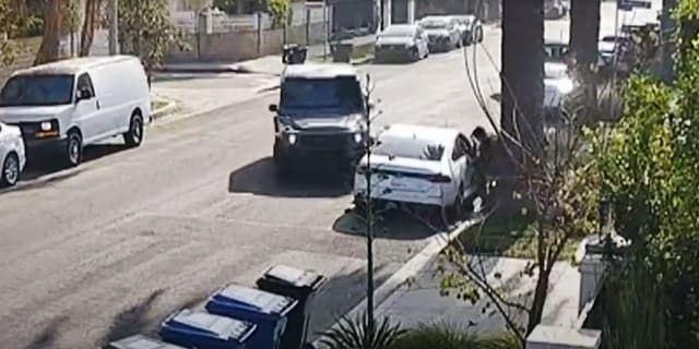 L.A. mom rams getaway car as her home is broken into, sends would-be burglars fleeing - Featured Image