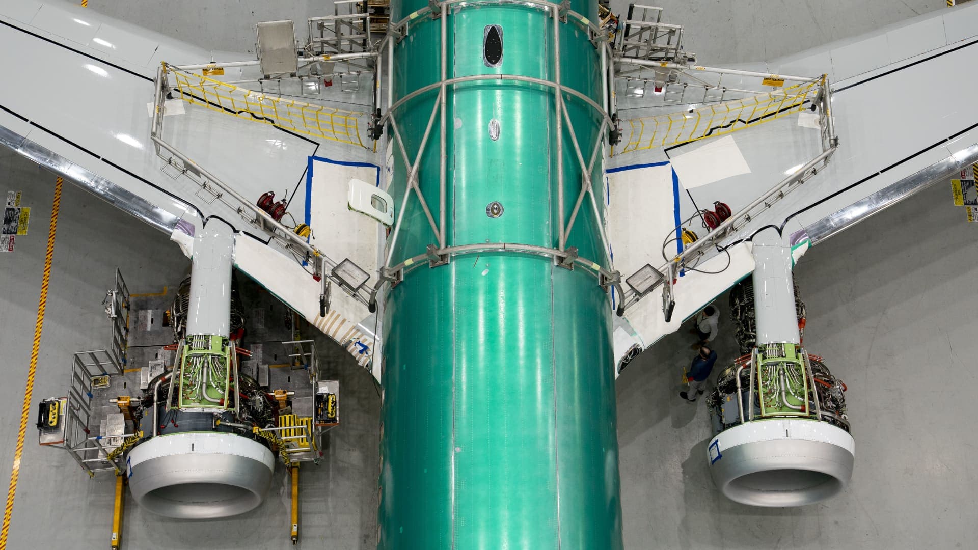 Boeing outsold Airbus last year for first time since 2018, deliveries rise to 600 - Featured Image