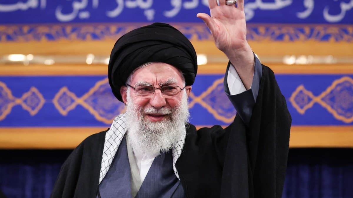 Ayatollah Khamenei plans to flee to Moscow if Iran unrest intensifies - Featured Image
