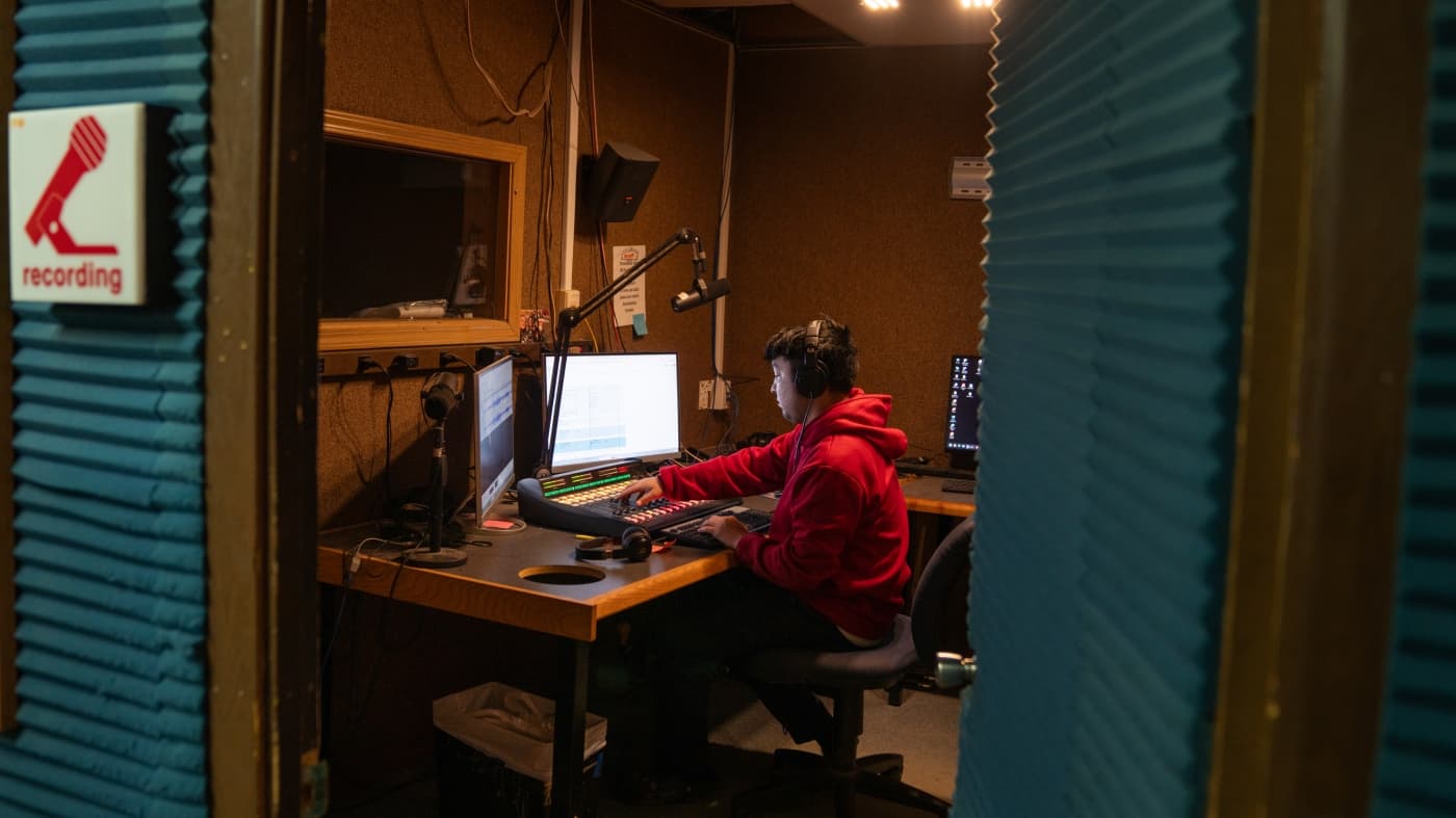 Alaska station that covered devastating storm cuts jobs - Featured Image