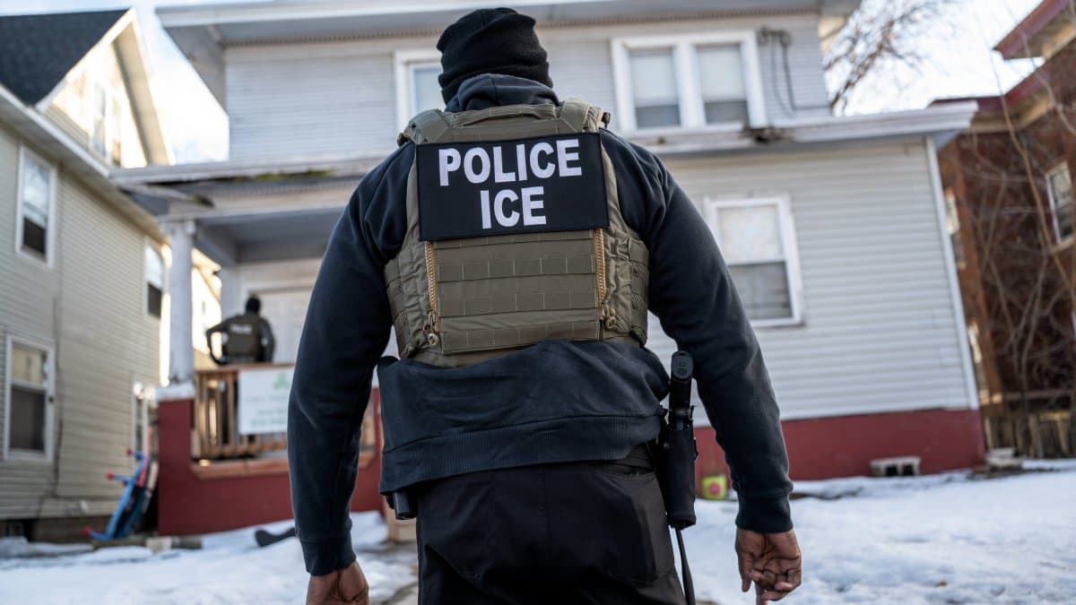 ICE has been entering homes without judicial warrants since last summer: Sources – NBC Bay Area - Featured Image
