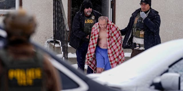 ICE forces showering citizen outside into freezing weather in his underwear: report - Raw Story - Featured Image