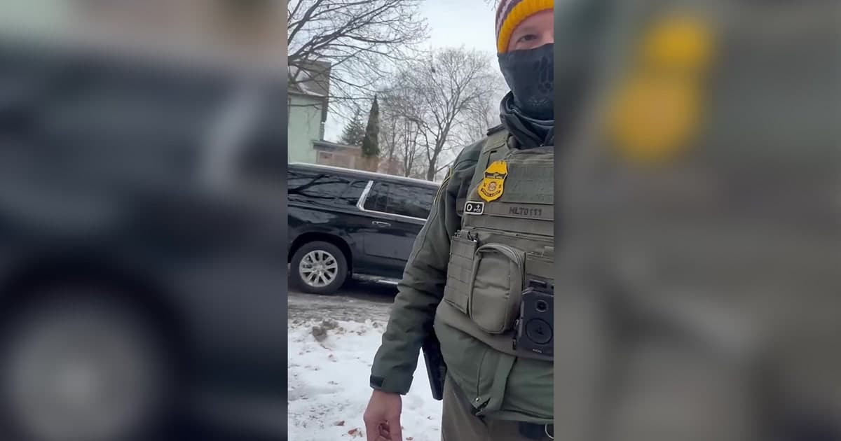 Minneapolis woman calmly resists ICE demand for ID, birth country | FOX 9 Minneapolis-St. Paul - Featured Image