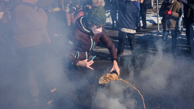 Minnesota protesters, agents repeatedly square off while prosecutors quit after Renee Good's death - Featured Image