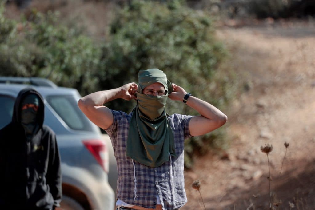 Israeli settlers attack Palestinians with impunity, halting West Bank olive harvest - Featured Image