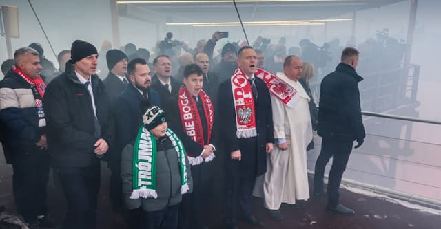 President calls for "Poland without illegal immigrants" at football fan pilgrimage to Catholic shrine - Featured Image