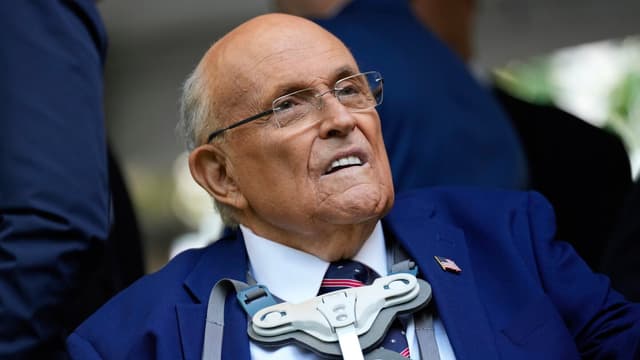 Trump pardons Rudy Giuliani and others who backed efforts to overturn 2020 election, official says - Featured Image