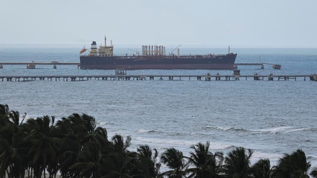 Trump says Venezuela to give up to 50 million barrels of oil to U.S. - Featured Image