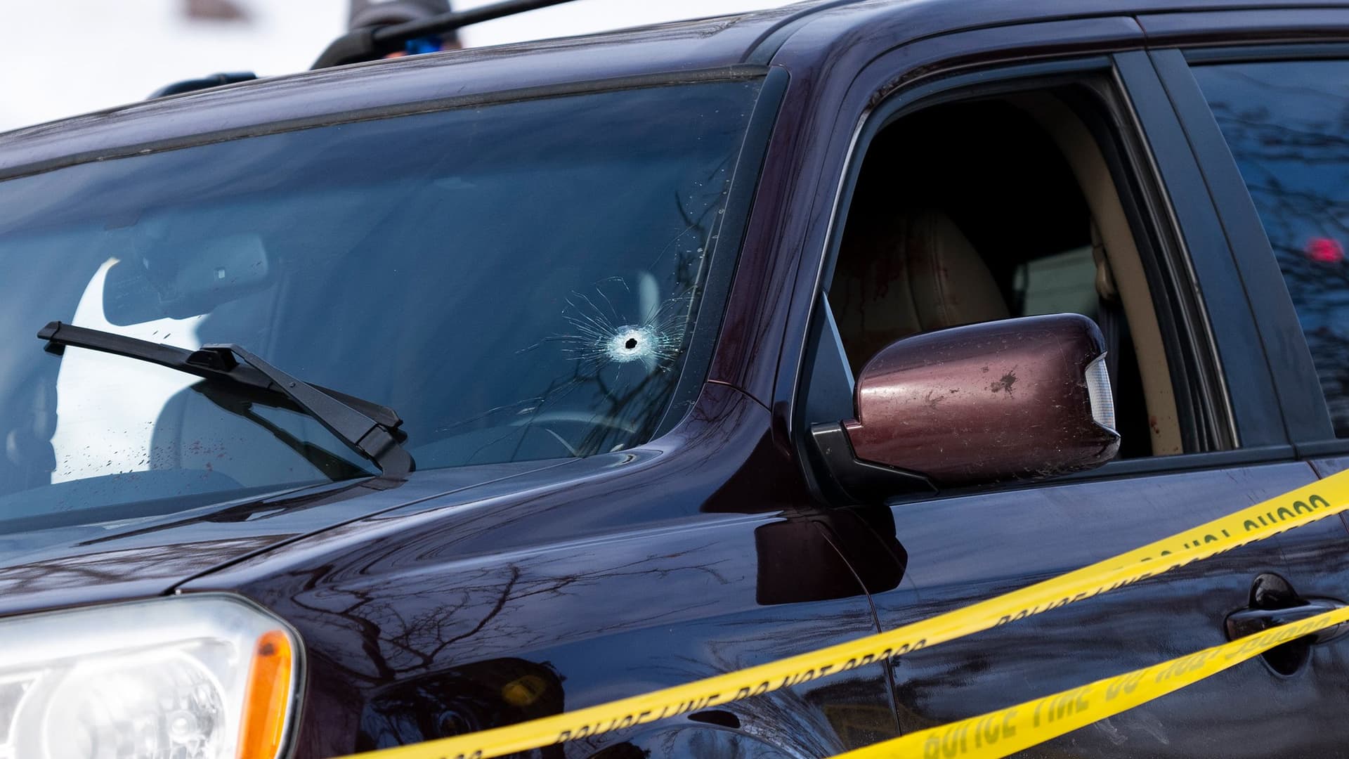 GoFundMe Ignores Own Rules by Hosting a Legal-Defense Fund for the ICE Agent Who Killed Renee Good - Featured Image