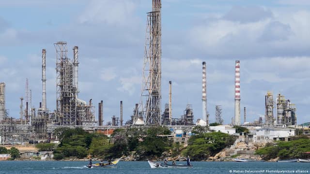 Venezuela receives $300M in proceeds from first US oil sale - Featured Image