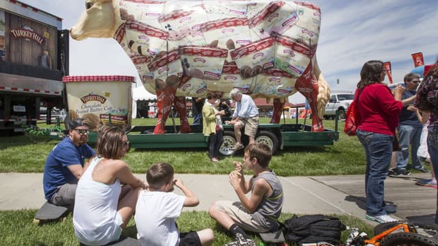 US ice cream makers say they’ll stop using artificial dyes by 2028 - Featured Image
