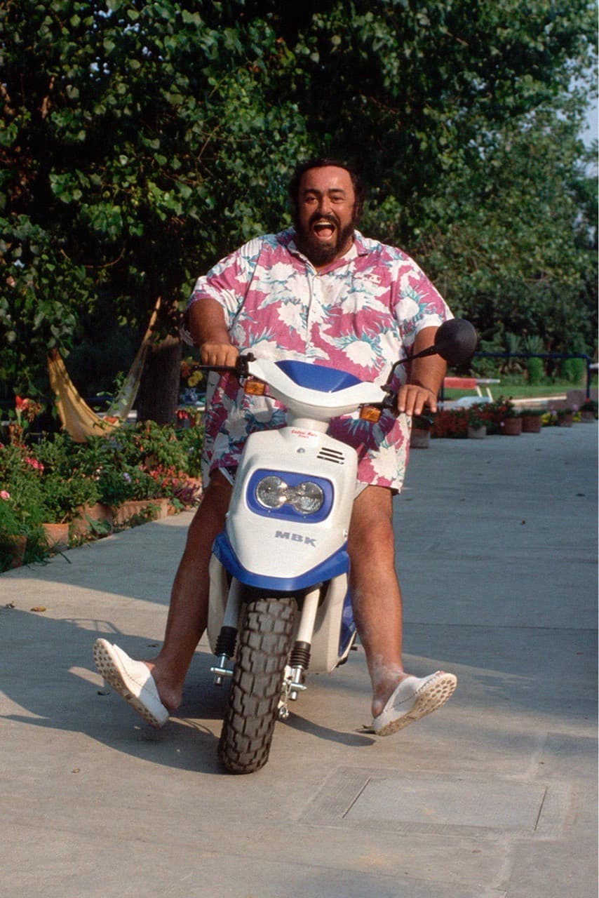 Daily Dose of Cool: Pavarotti on his scooter - Image
