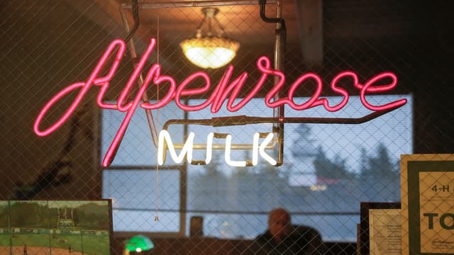 Alpenrose to close Clackamas plant, shift production to Washington - oregonlive.com - Featured Image