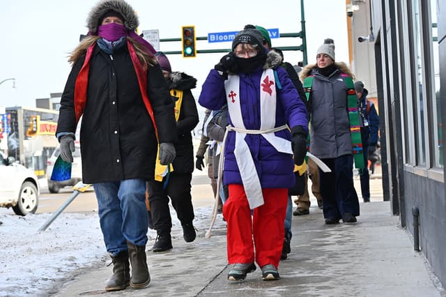 Hundreds of clergy descend on Minneapolis and go on lookout for ICE - Featured Image