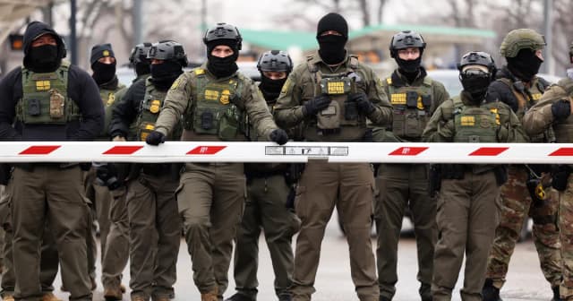 Pentagon orders more active-duty soldiers to ready for possible Minneapolis deployment - Featured Image