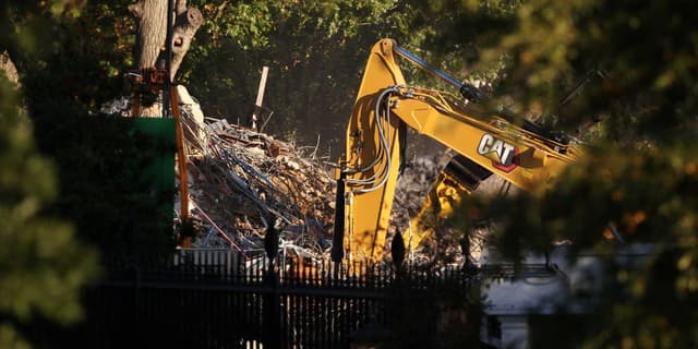 Trump admin rushes to demolish 13 more historic DC buildings as preservations fight back - Featured Image