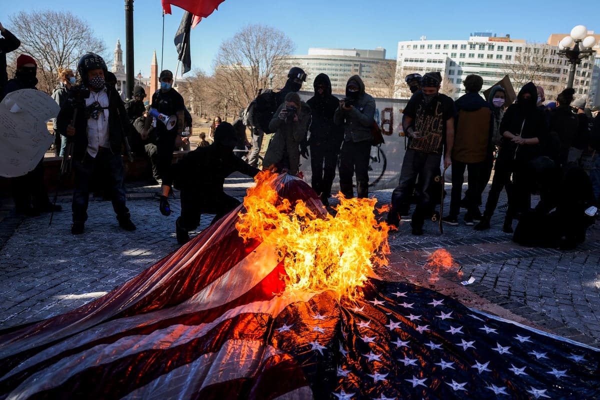 Trump to sign order directing DOJ to criminally charge flag burning despite being protected speech - Featured Image