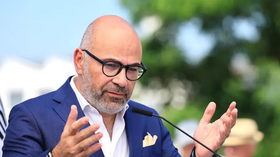 Governo cede a operadores de telecomunicações que vão pagar menos à Anacom pelas taxas de regulação - Featured Image