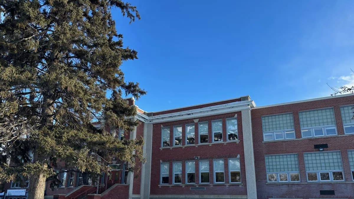 Saskatoon elementary school ceiling collapses twice in three years | 650 CKOM - Featured Image