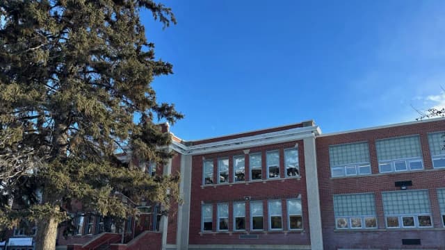 Saskatoon elementary school ceiling collapses twice in three years | 650 CKOM - Featured Image