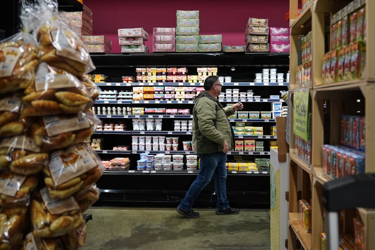 CFIA monitoring U.S. move away from science-based decision making, documents show - Featured Image