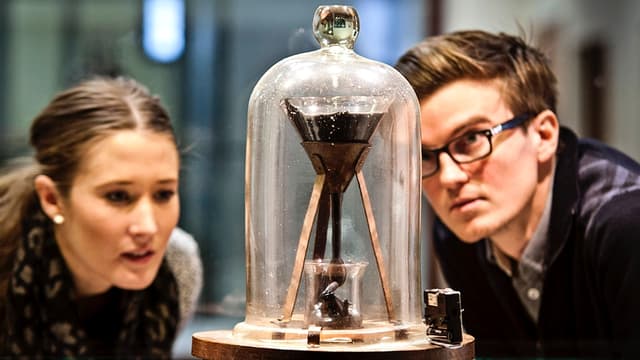 The World's Longest-Running Lab Experiment Is Almost 100 Years Old : ScienceAlert - Featured Image