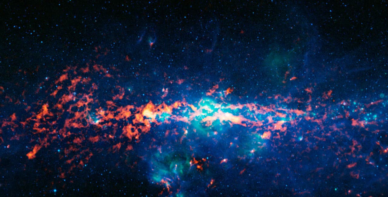 Scientists discover 400 quintillion liters of alcohol floating in the universe - Featured Image